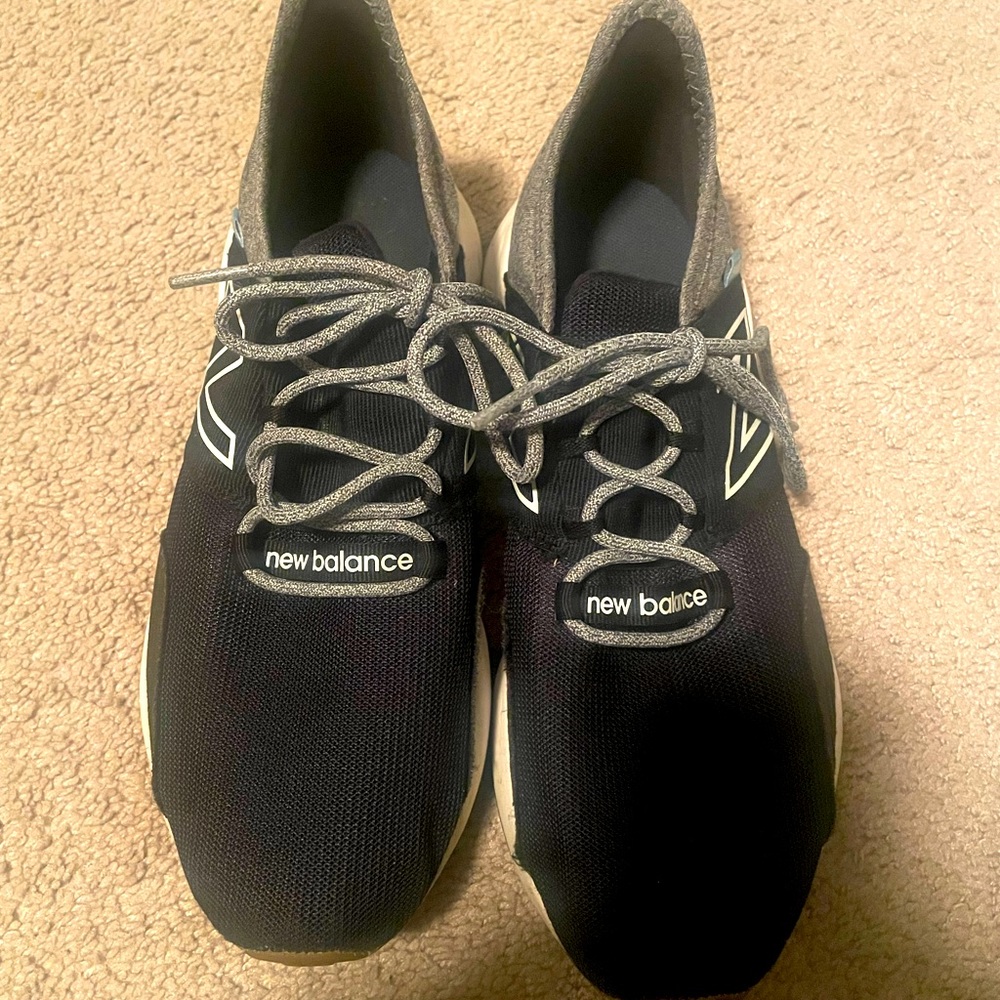 Youth boys New Balance ROAV Fresh Foam shoes— size youth 7